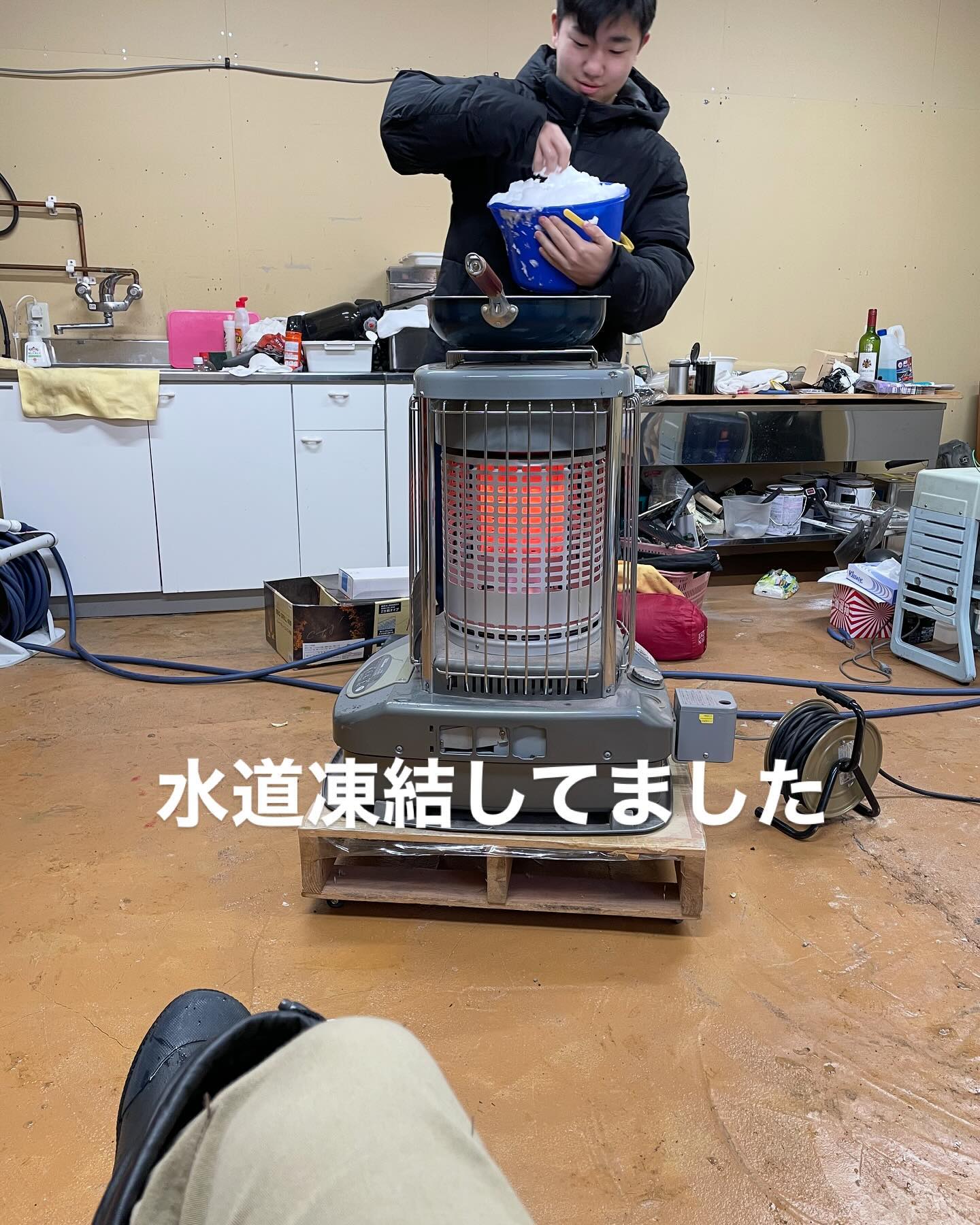 すらさるワークスペースは水道凍結してました無駄な灯油使ってます#すらさるワークスペース
